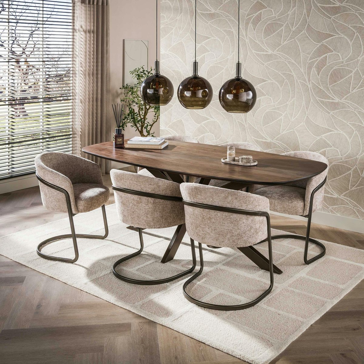 Table à manger bois d'acacia foncé bords arrondis 215 cm NAKO marron, PIER IMPORT