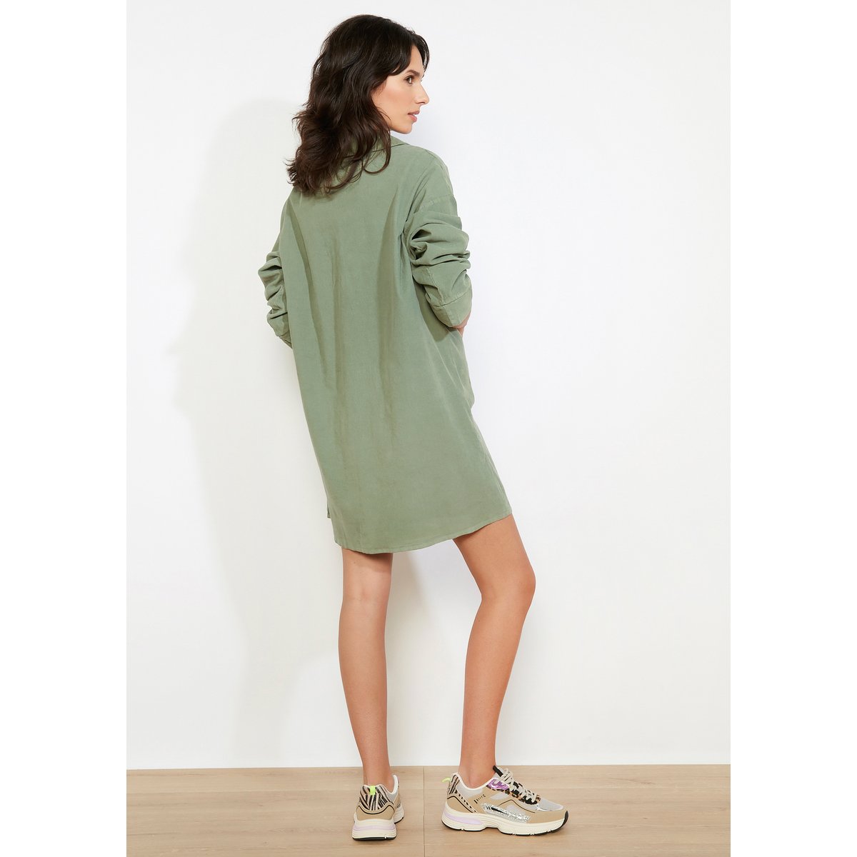 Robe chemise courte en velours khaki, LOLALIZA
