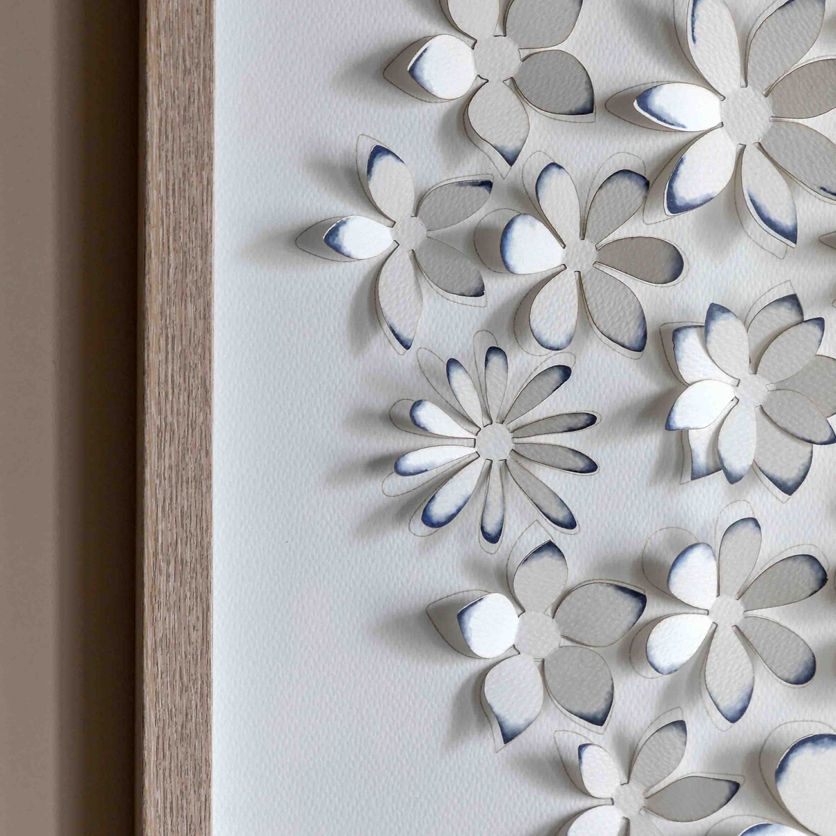 68cm Unfurling Petals Framed Art white, ÉDITÉ