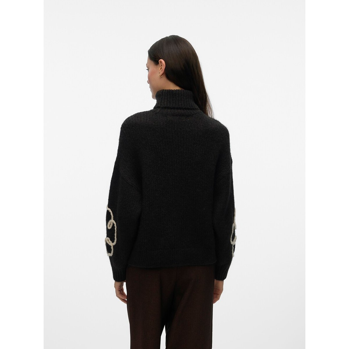 Pull col roulé avec fleurs chocolat, VERO MODA