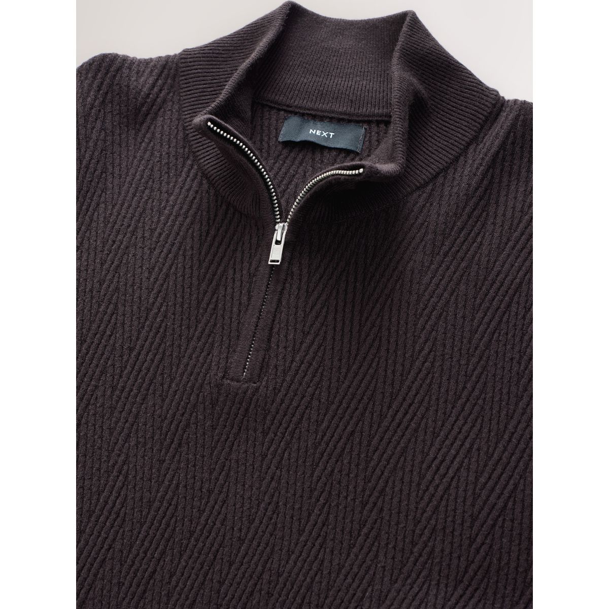 Pull regular torsadé à col zippé mi-épais marron chocolat, NEXT
