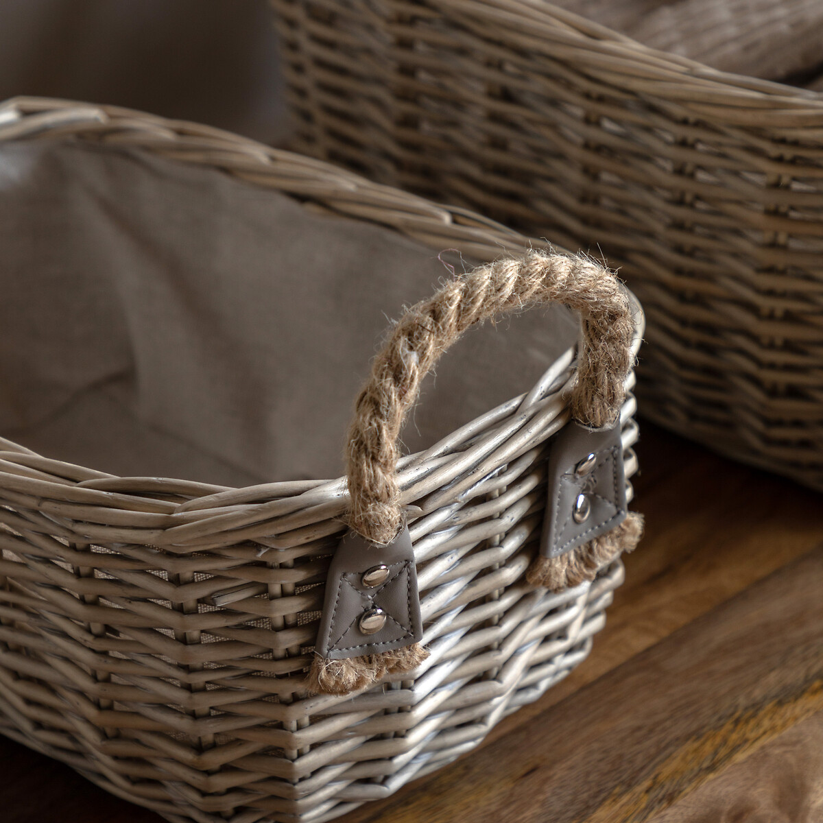 Set of 2 Eden Oval Baskets with Handle in Natural brown , ÉDITÉ