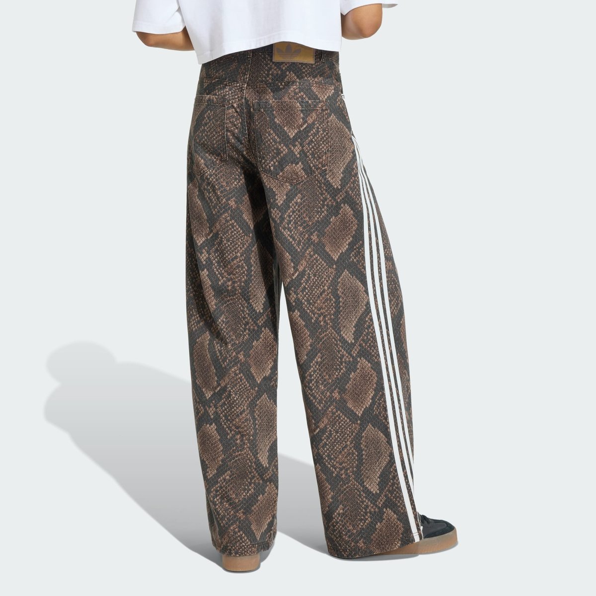 Pantalon Coupe Large En Denim Imprimé Serpent Pantalon Coupe Large En Denim Imprimé Serpent earth strata / aurora coffee, adidas Originals