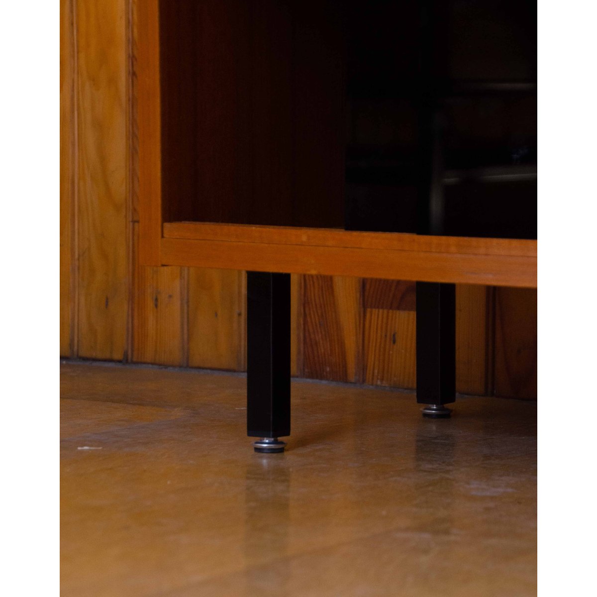Enfilade vitrée en teck Margaret N°513 - Bon état noir, DEBONGOUT