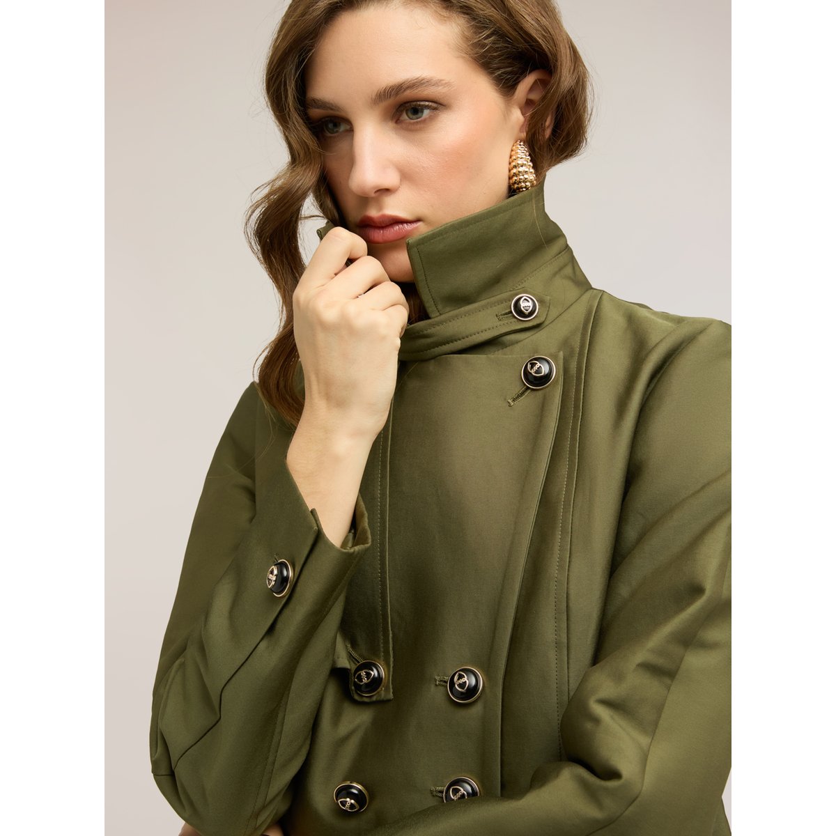 Trench-coat court croisé verde militare, MOTIVI