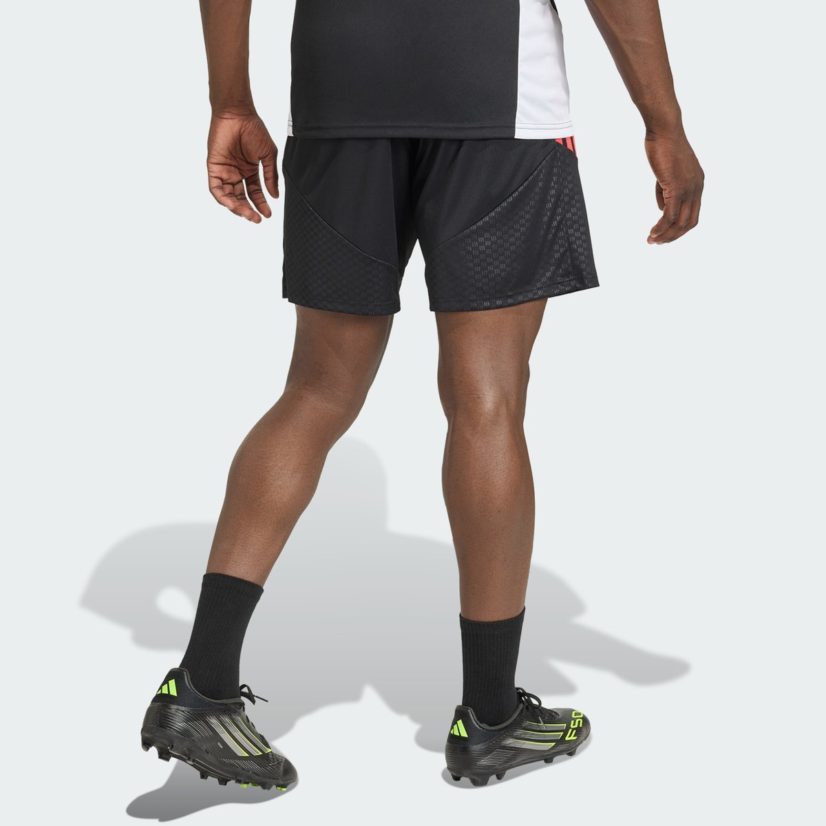 Short D'entraînement Tiro 26 Competition Short D'entraînement Tiro 26 Competition black / semi lucid red, adidas Performance