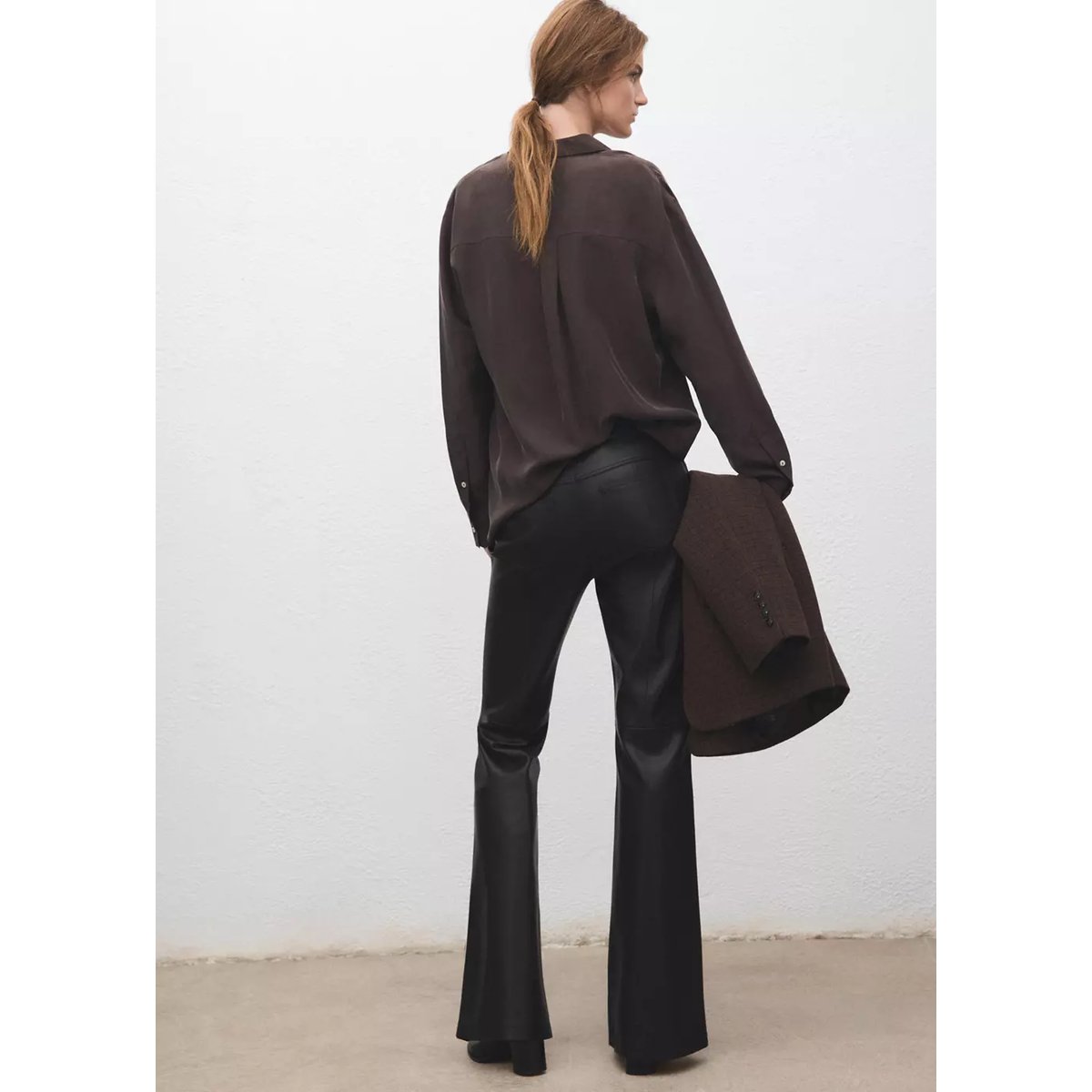 Pantalon flare cuir synthétique noir, MANGO