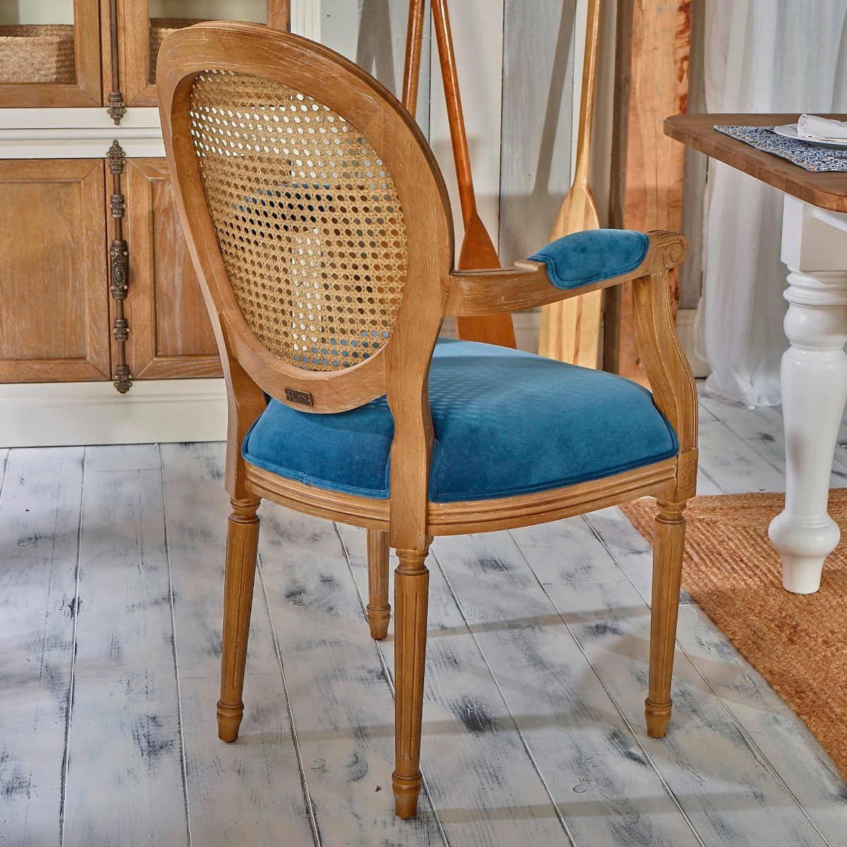 Fauteuil de table style classique en hévéa, cannage et velours MEDAILLON bleu orage, ROBIN DES BOIS