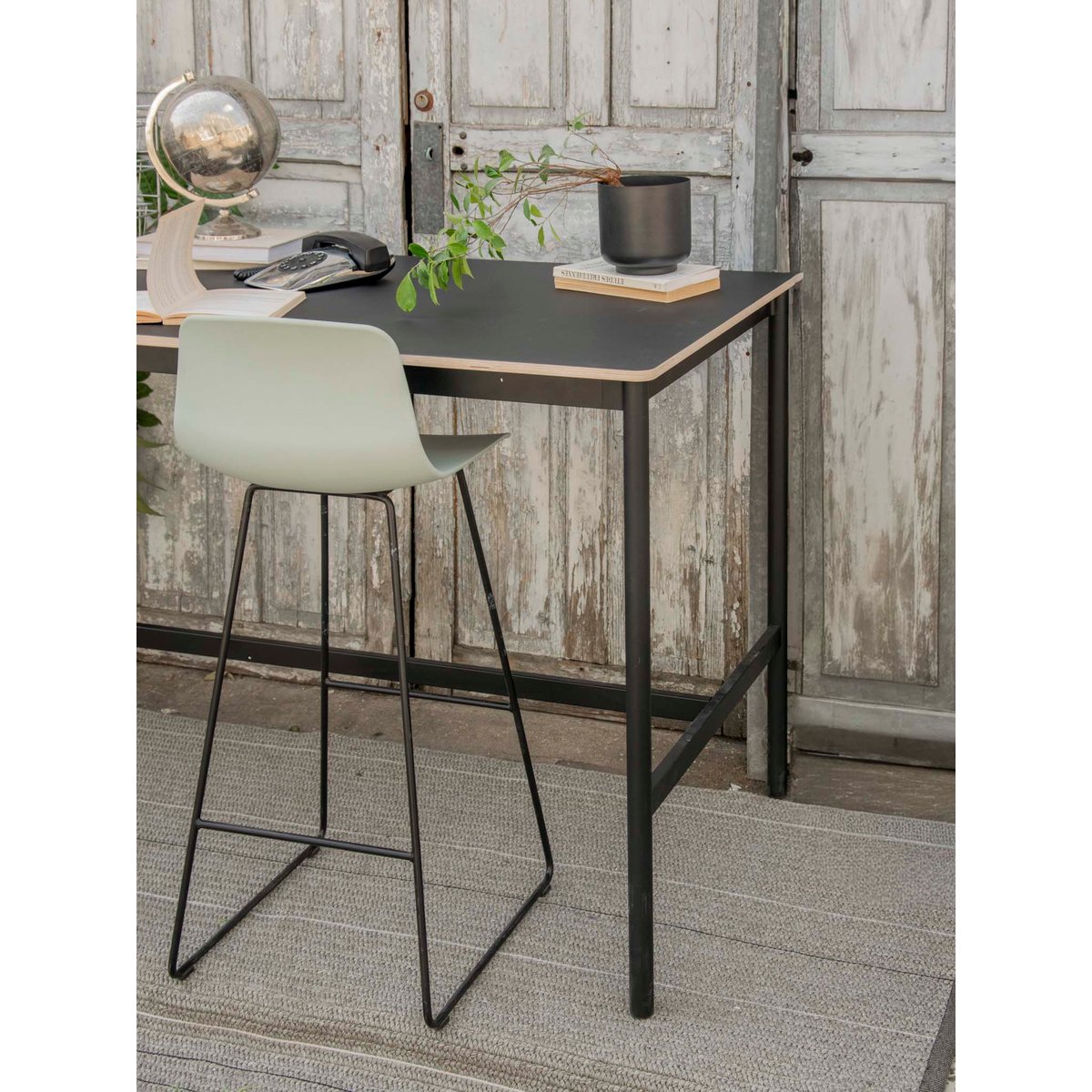 Table haute à manger Karla N°1227 - Bon état noir, DEBONGOUT