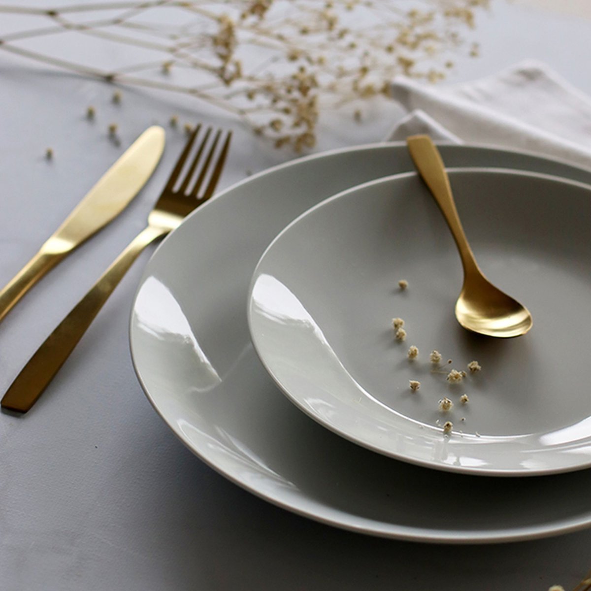 Service de table 48 pièces en porcelaine, METROPOLITAN blanc, NOVASTYL