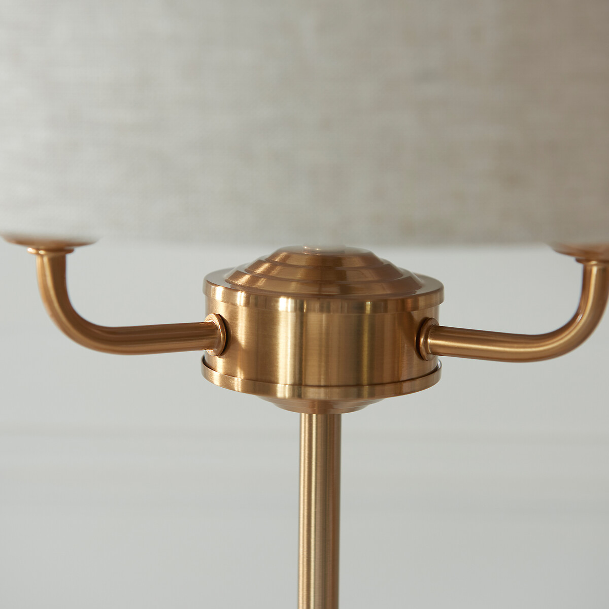 Harrington 3-Light Table Lamp in Vintage Brass natural, ÉDITÉ
