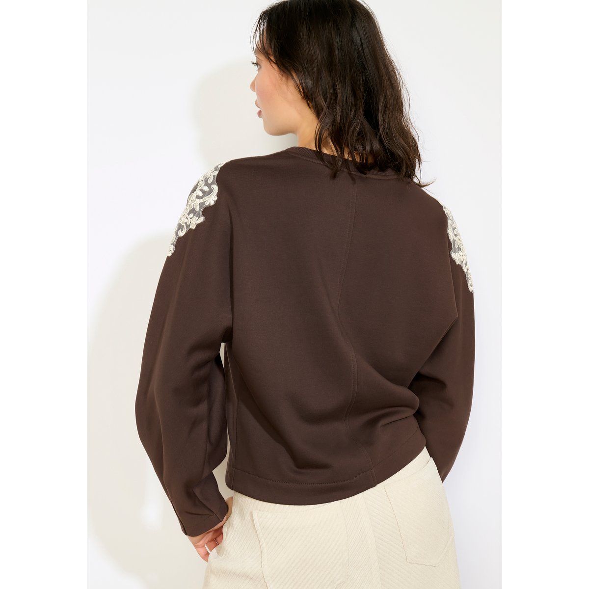 Sweat à détail en dentelle brun fonce chocolate, LOLALIZA