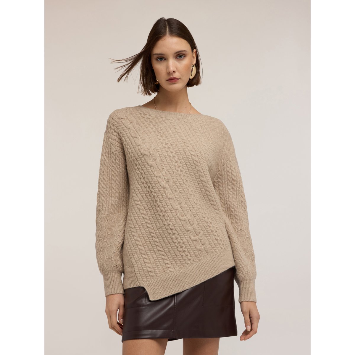 Pull asymétrique à tresses beige, MOTIVI