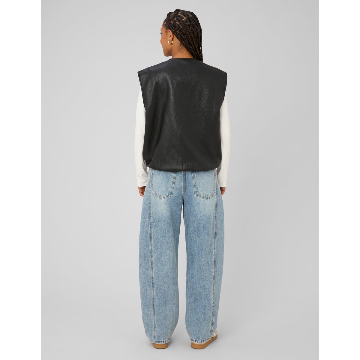 Gilet sans manches en tissu enduit noir, BZB
