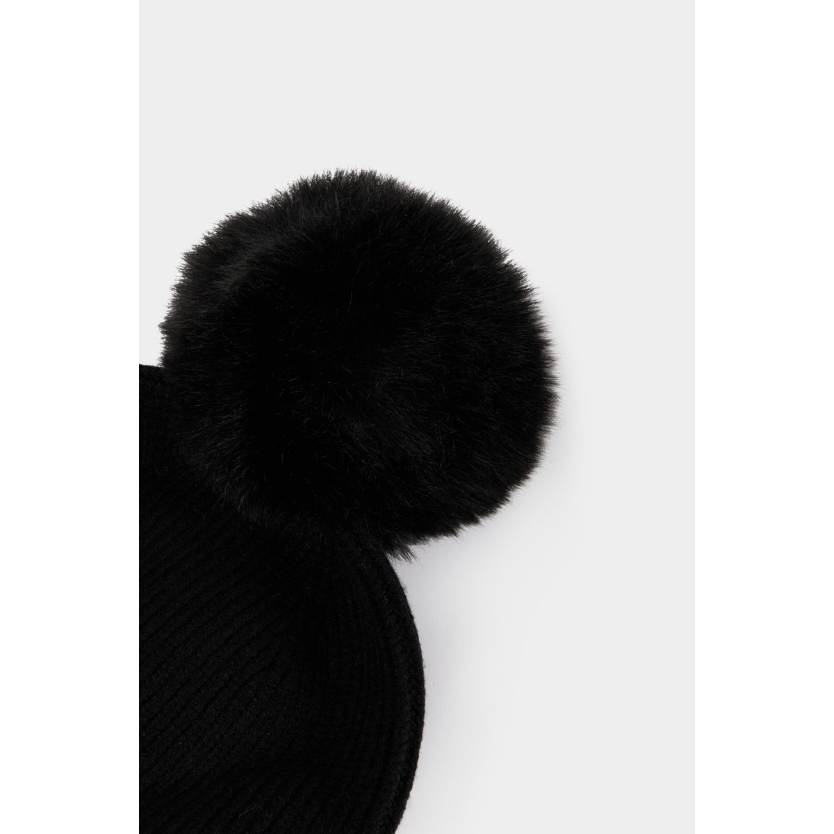 Bonnet à pompon noir, MORGAN