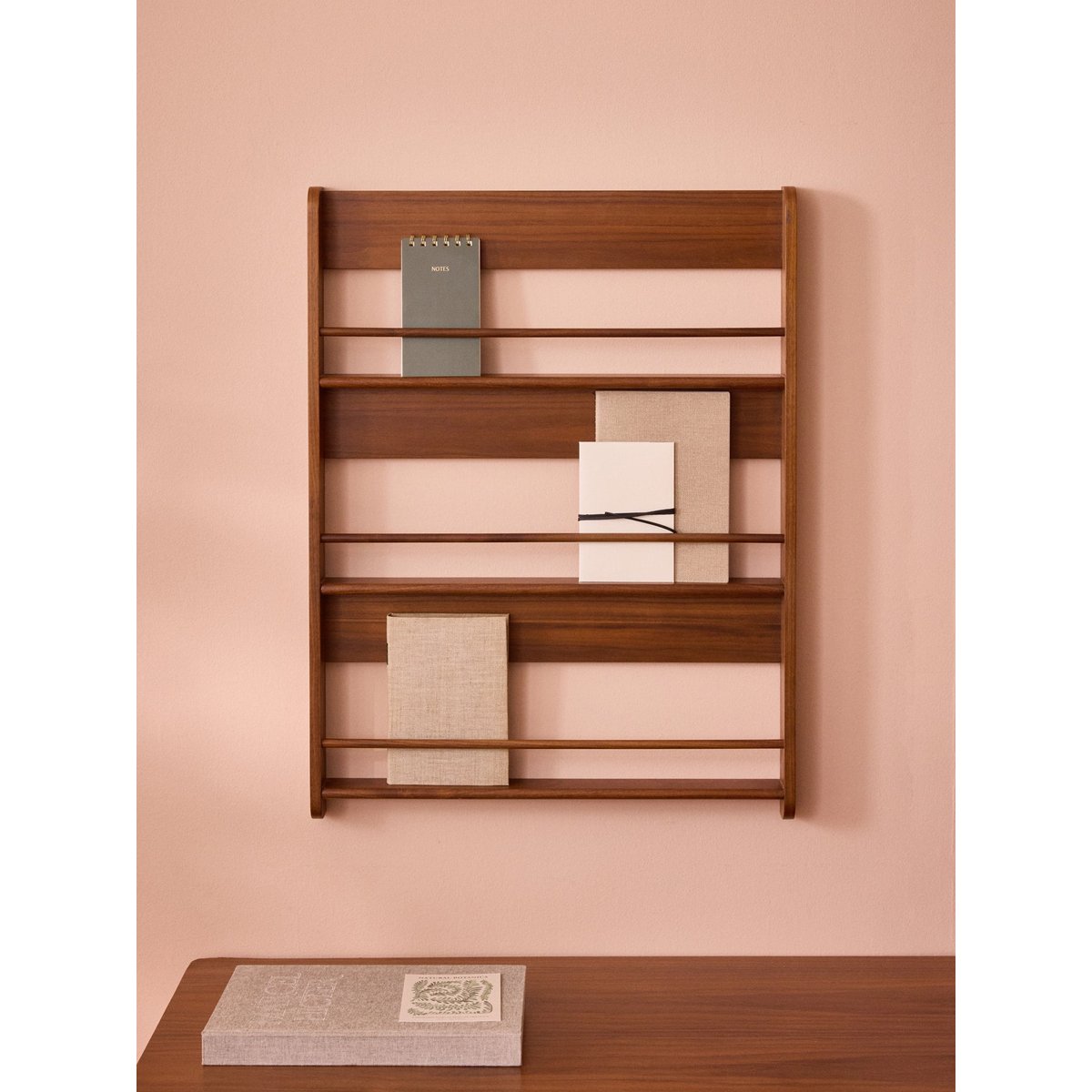 Etagère décorative porte-photos en bois de noyer bois noyer, CYRILLUS