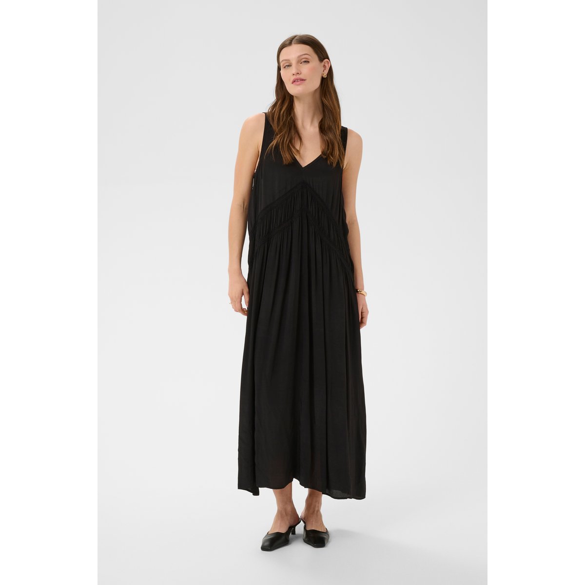 Robe noir, SOAKED IN LUXURY