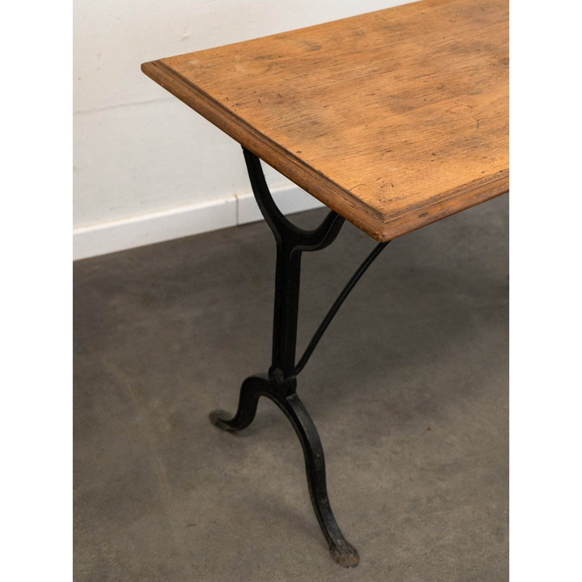 Table à manger bistrot en bois et fonte Denise N°1181 - Bon état bois foncé, DEBONGOUT