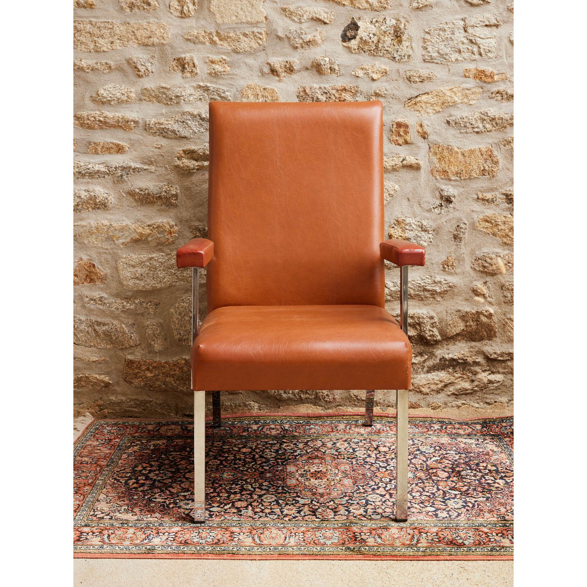 Paire de fauteuils en skaï Jakob N°1188 - Bon état marron, DEBONGOUT