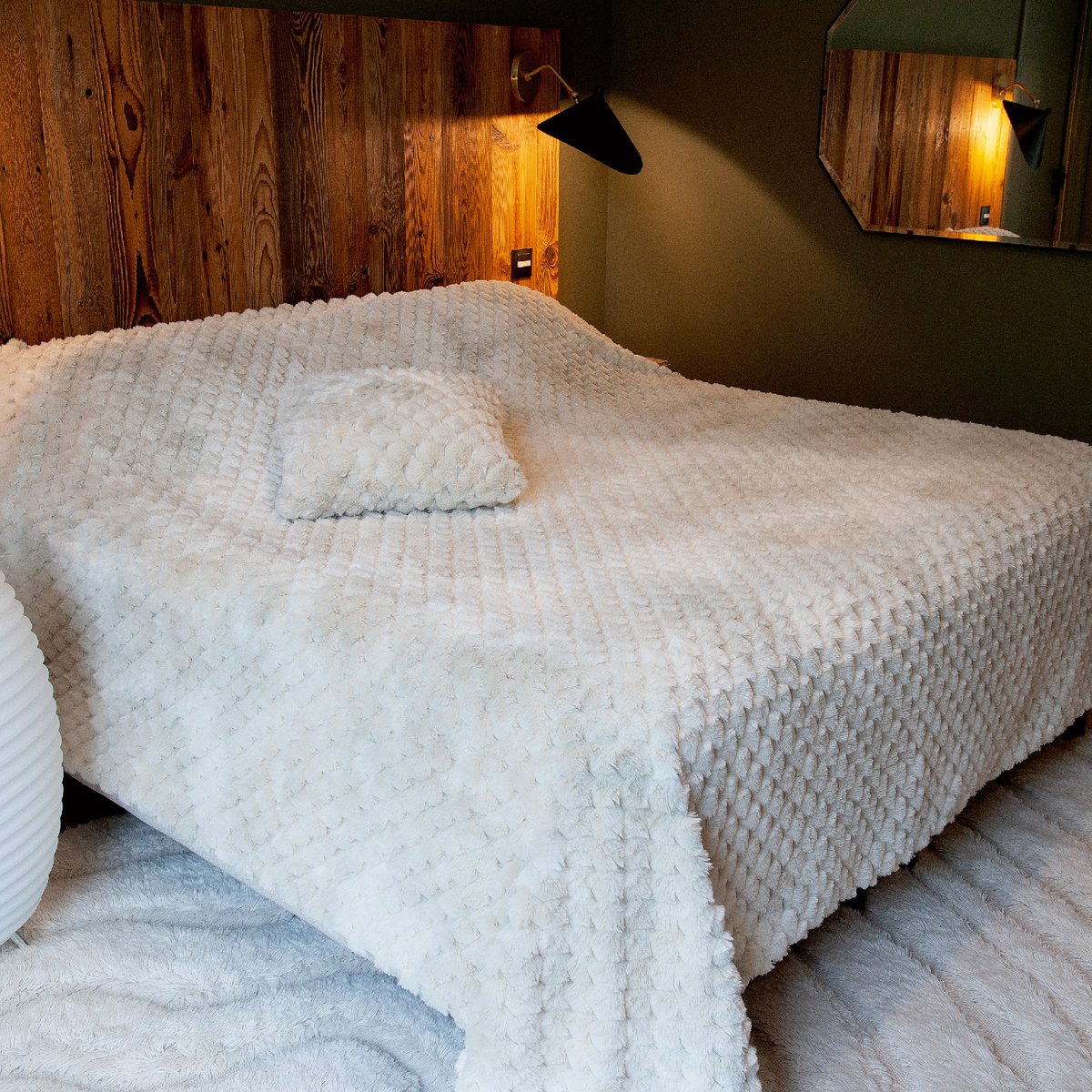 Plaid ou jeté de lit Imitation fourrure relief losange blanc, LINDER