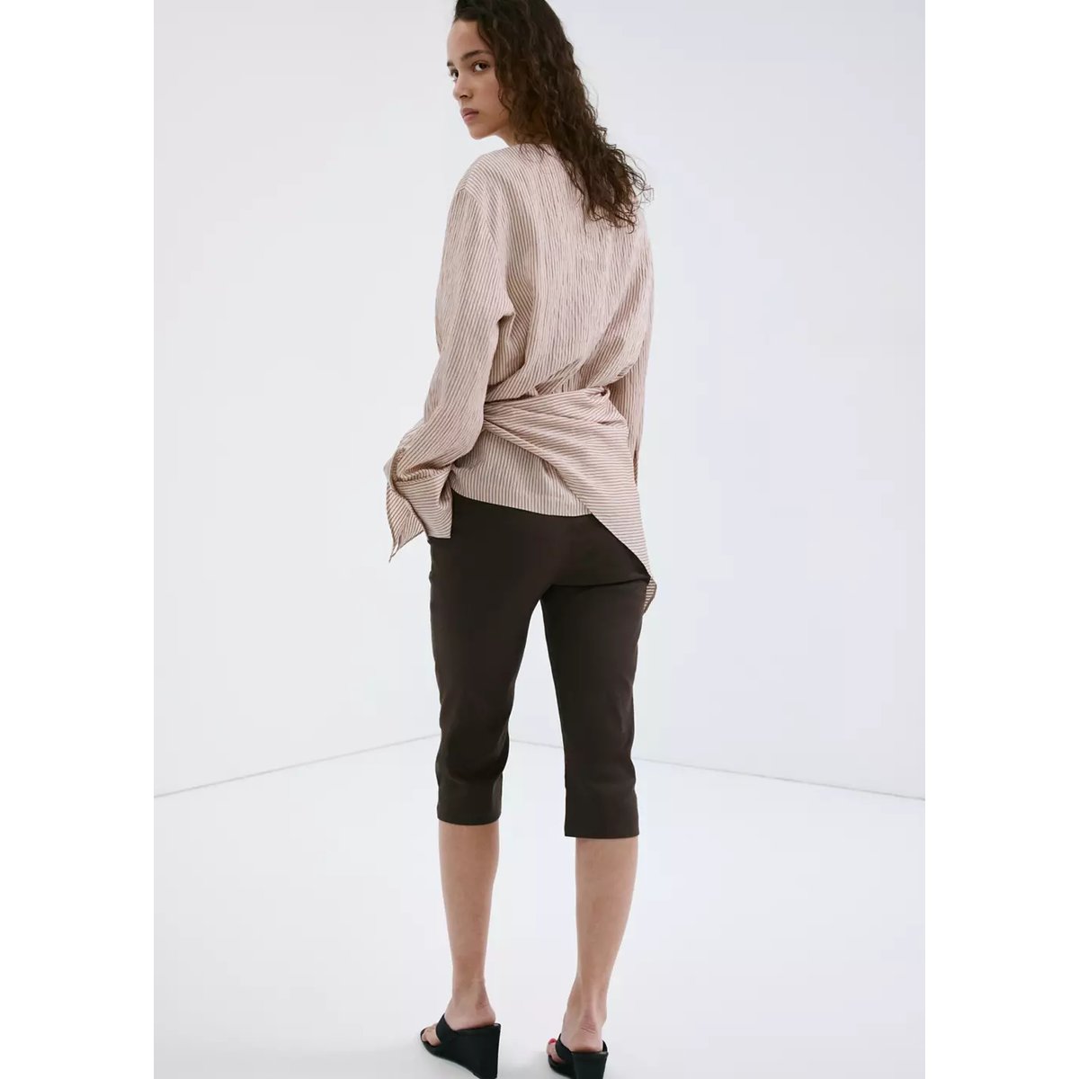 Pantalon capri en lin chocolat, MANGO