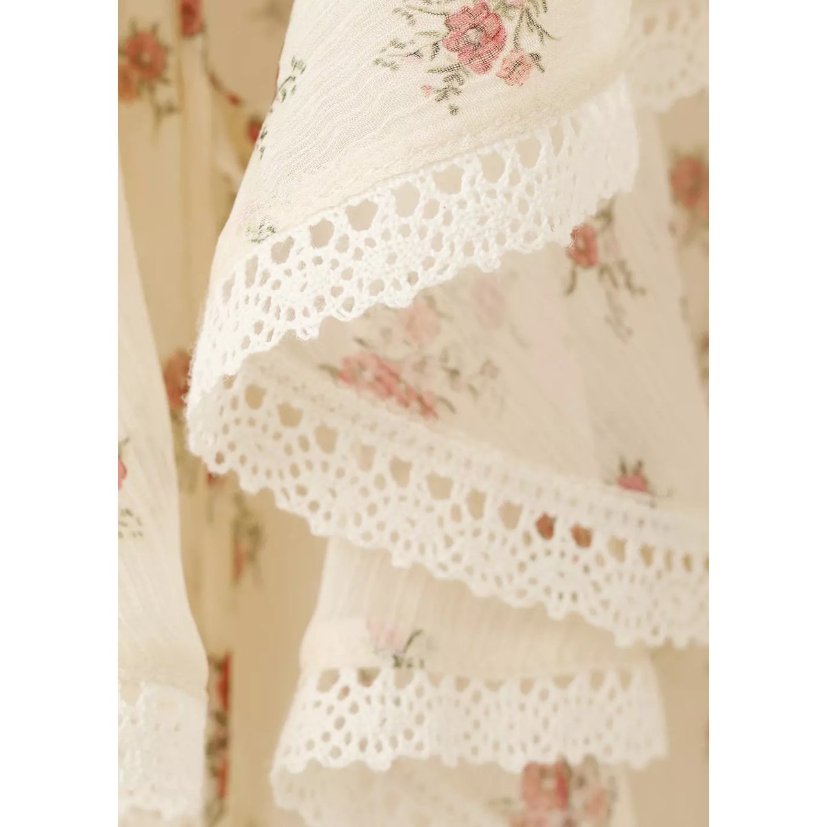 Blouse à fleurs volantée jaune, MANGO