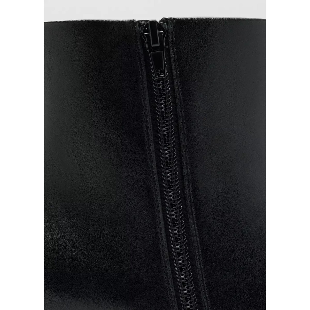 Bottines cuir synthétique à bout pointu et talon large noir, MANGO