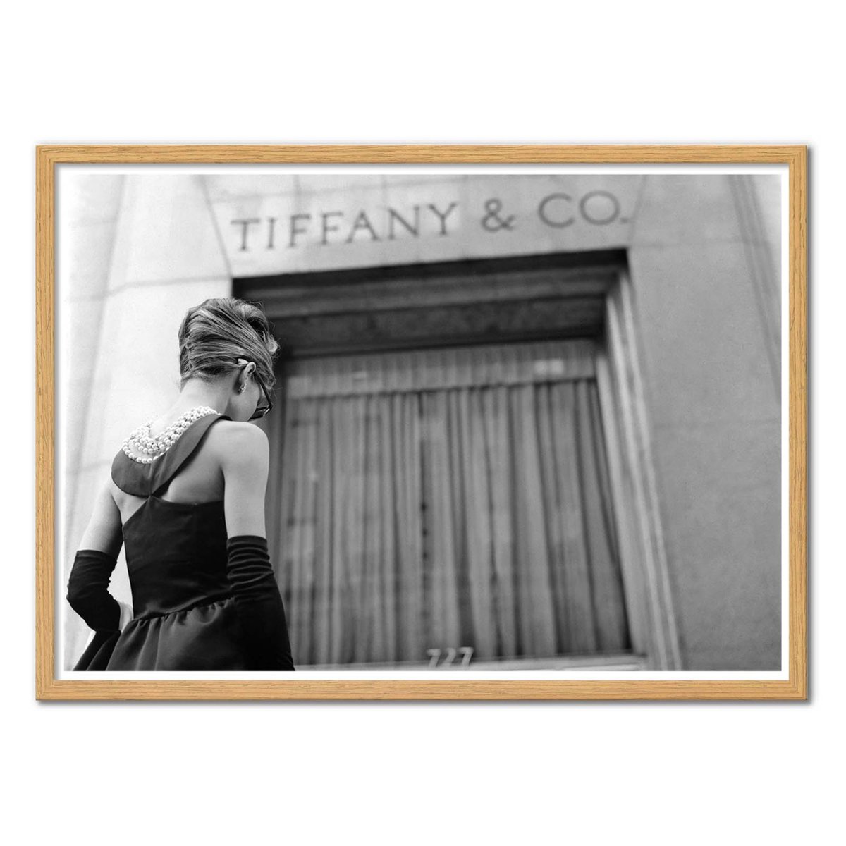 Affiche d'art - Audrey Hepburn at Tiffany and Co - 1961 couleur unique, WALL EDITIONS