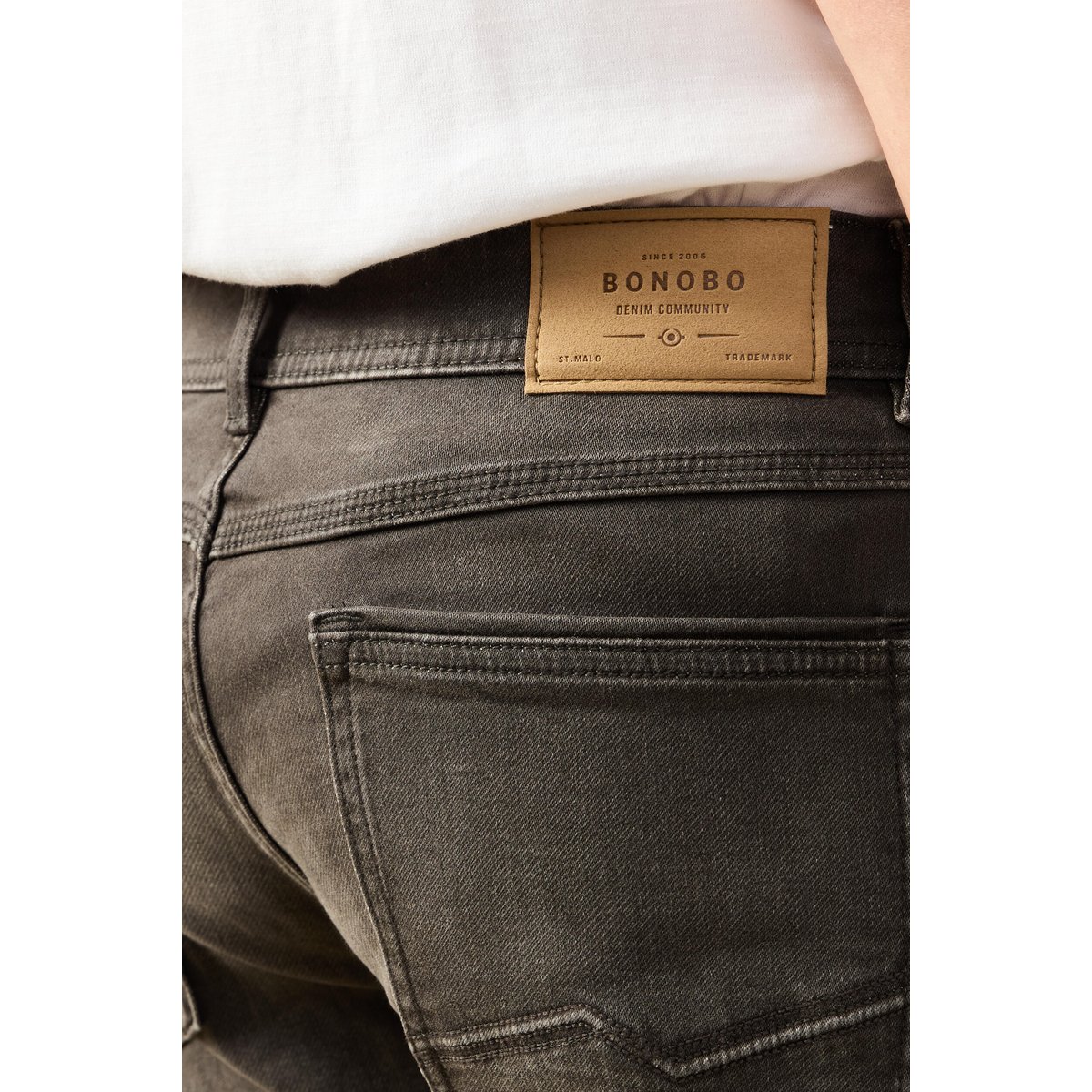 Jeans straight longueur 34 denim marron foncé, BONOBO