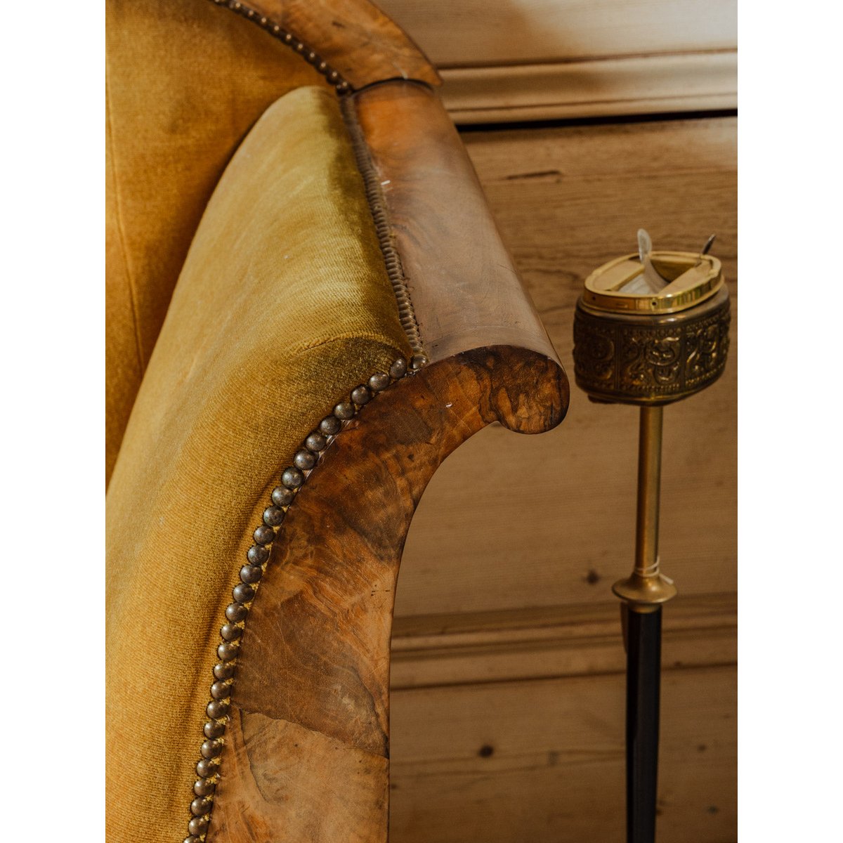 Banquette en bois et velours Martine N°50 - Bon état bois foncé, DEBONGOUT