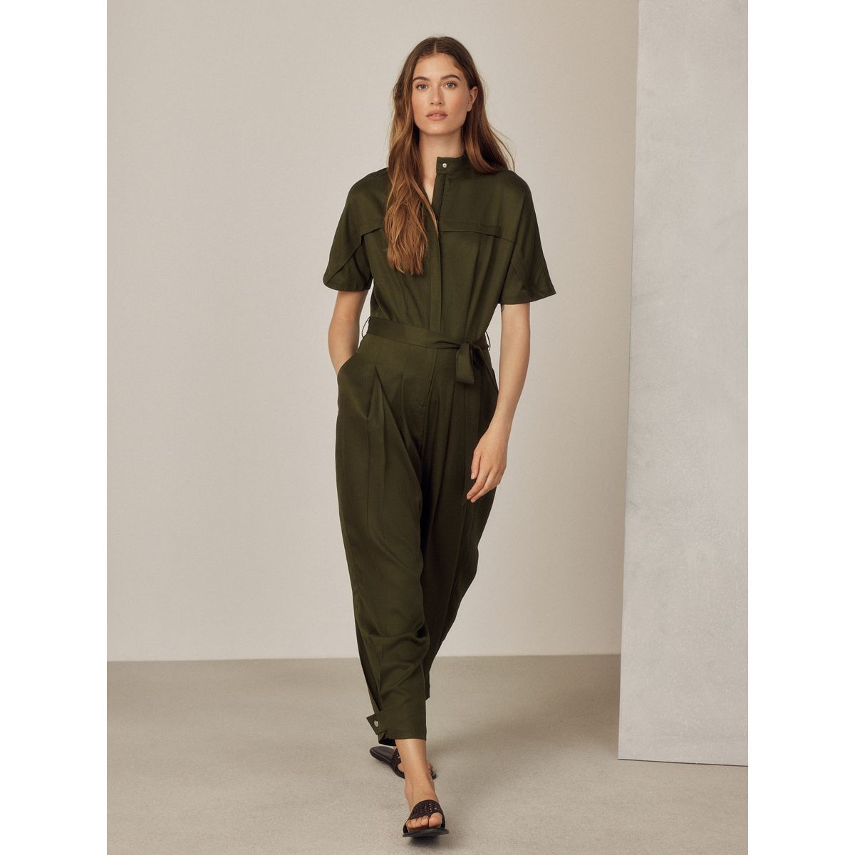 Combi-pantalon à manches courtes/col cheminée vert kaki, NEXT
