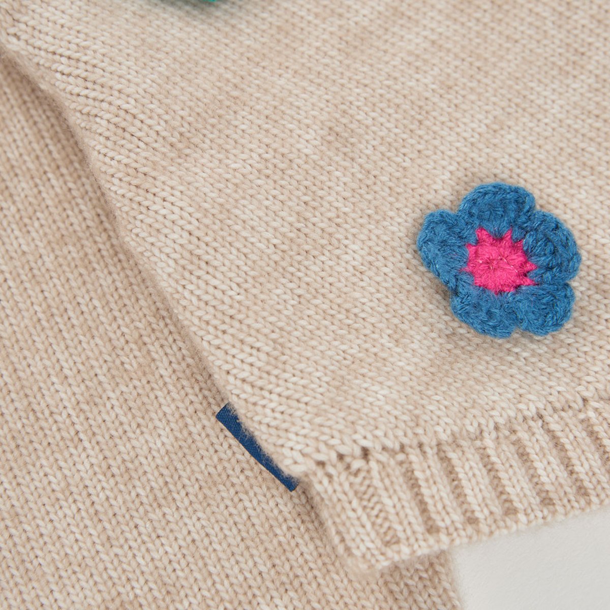Pull fille avec fleurs au crochet beige, BOBOLI