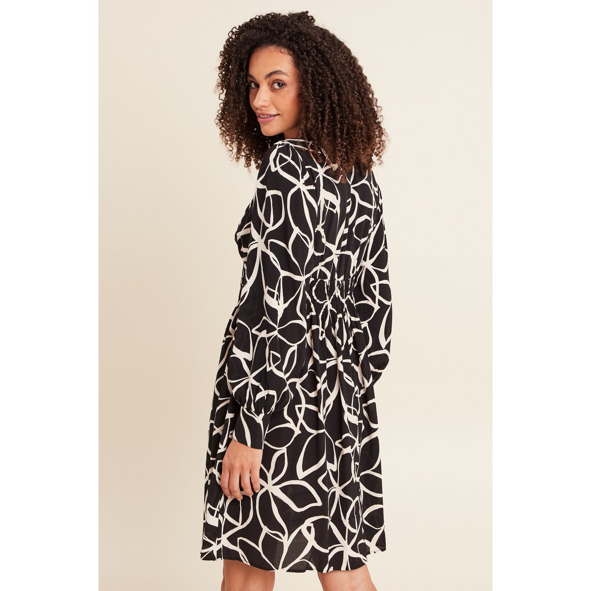 Robe courte évasée col v manches longues noir, BREAL