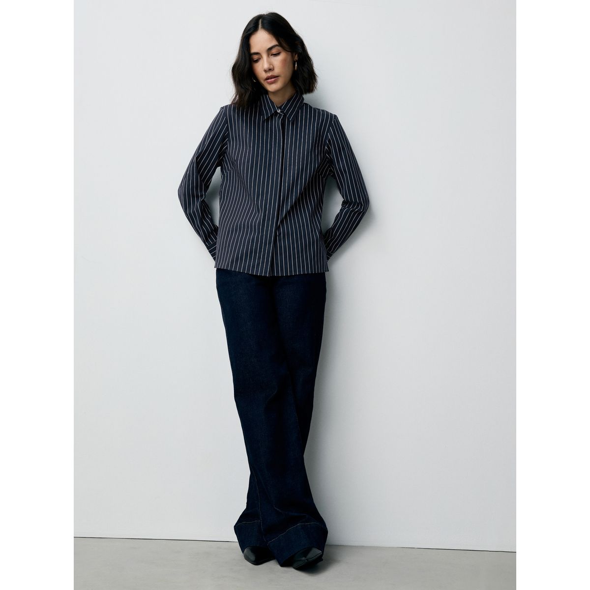 Chemise stretch ajustée à manches longues bleu marine rayé, NEXT