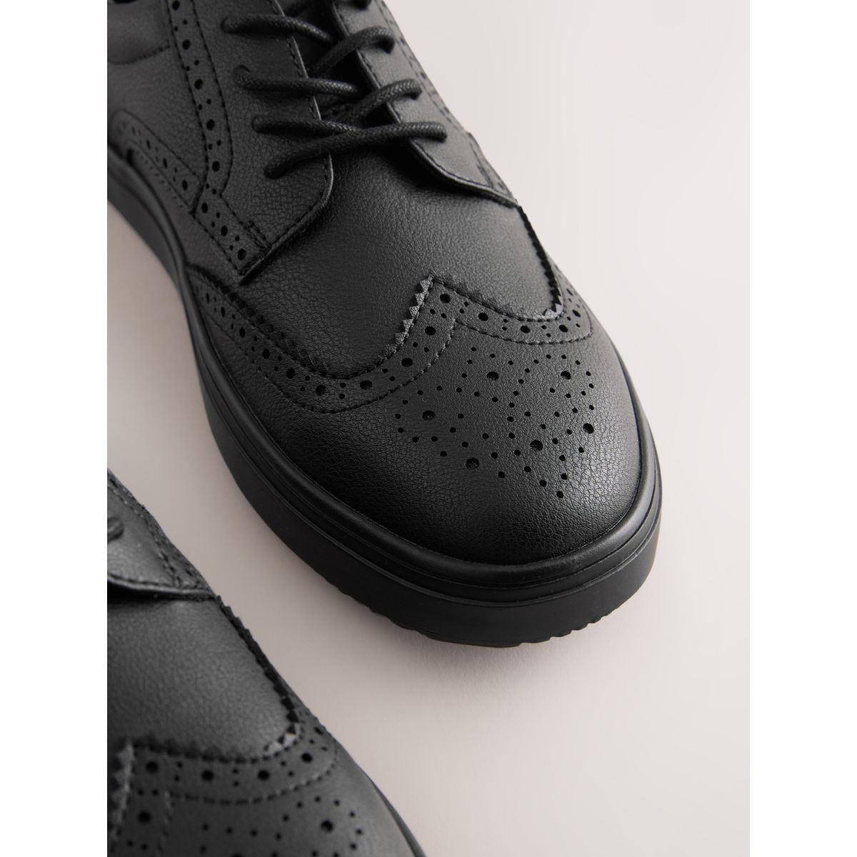 Chaussures richelieu d’école à lacets noir, NEXT