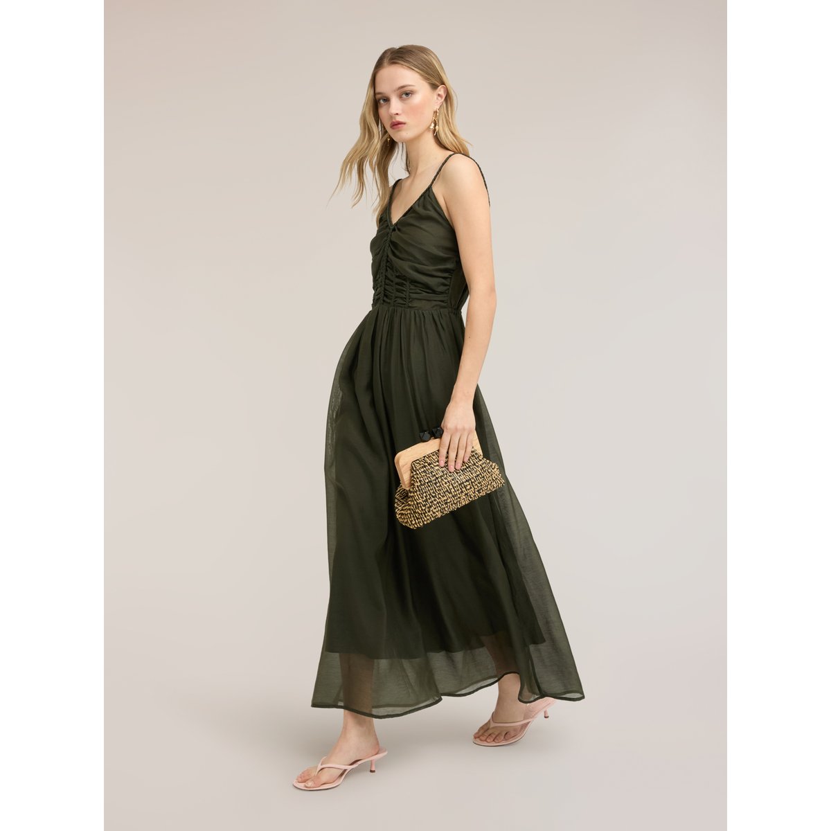Robe longue verde militare, MOTIVI