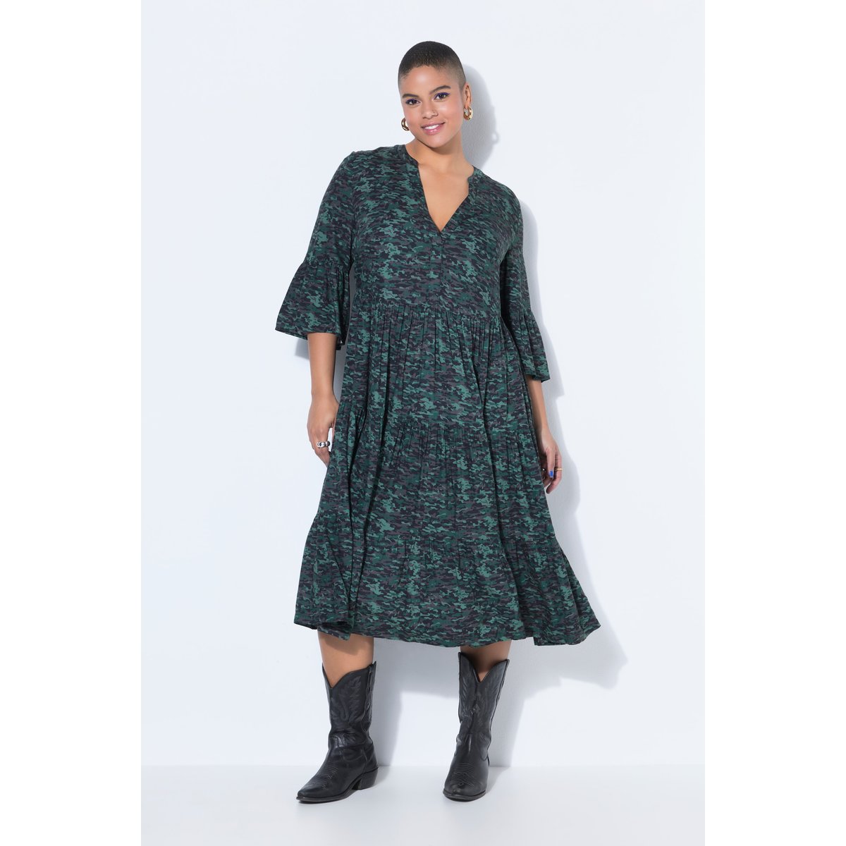 Robe évasée à manches 3/4 et coupe maxi vert mat, STUDIO UNTOLD