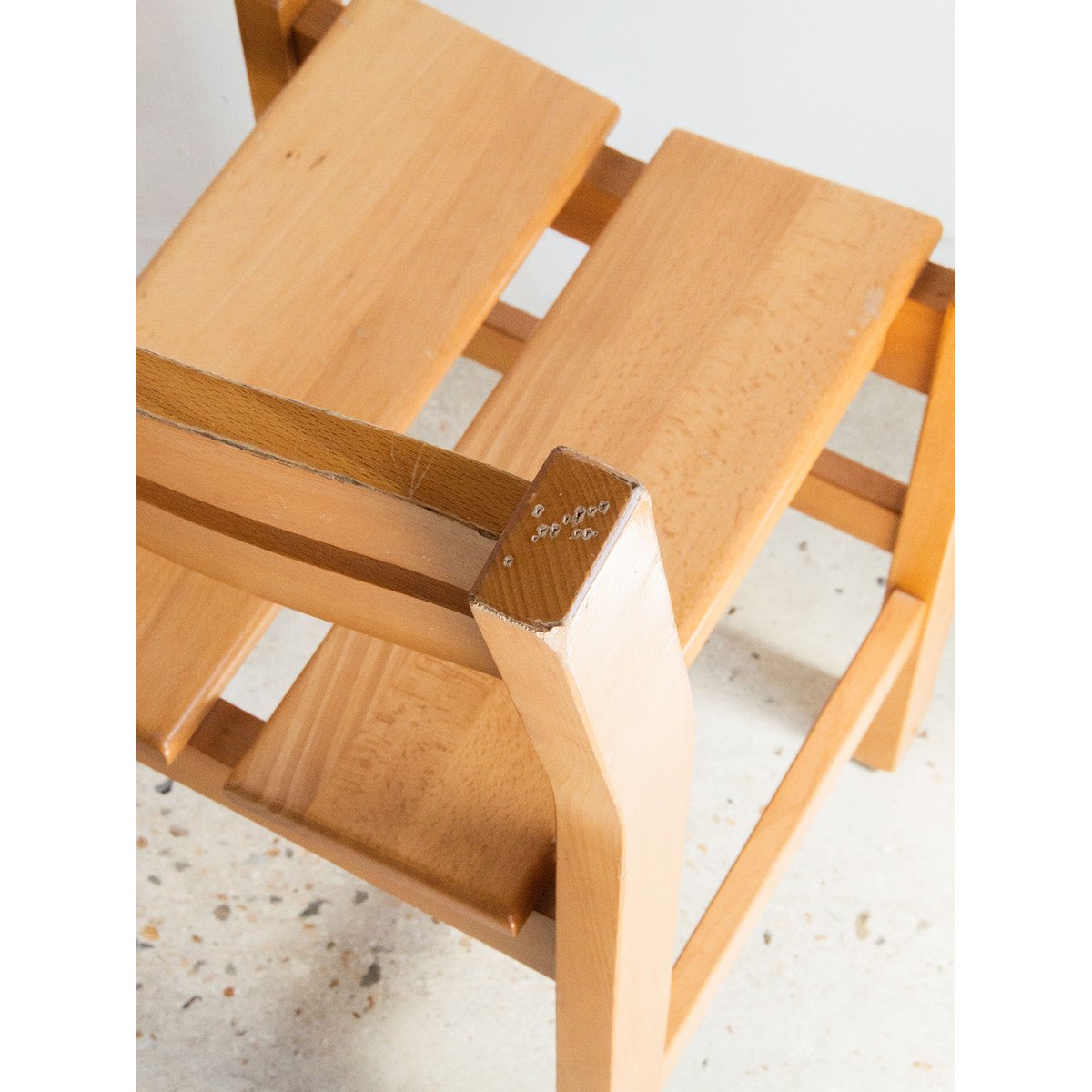 Paire de chaises en pin Alma N°370 - Bon état bois, DEBONGOUT