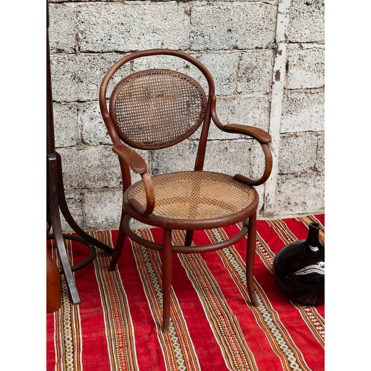 Fauteuil en cannage Ernest N°1501 - Bon état marron, DEBONGOUT