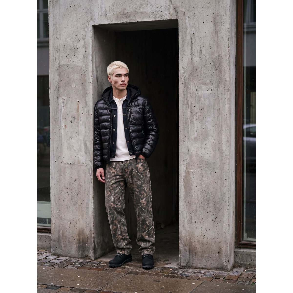 Blusão brilhante com capuz preto , JACK & JONES