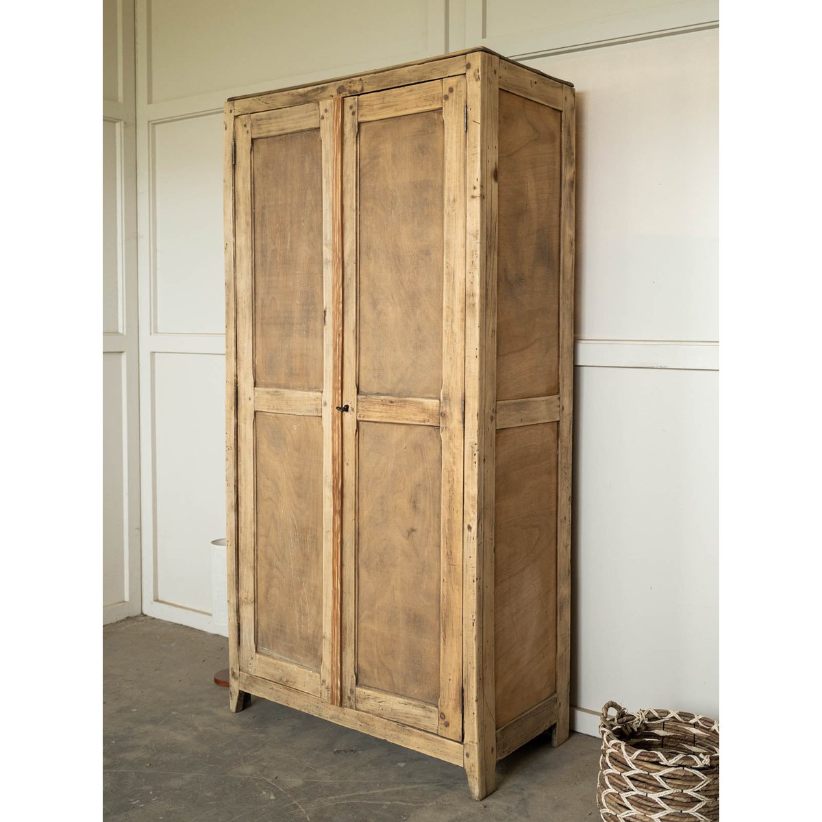 Armoire parisienne en bois clair Blandine N°520 - Bon état bois clair, DEBONGOUT