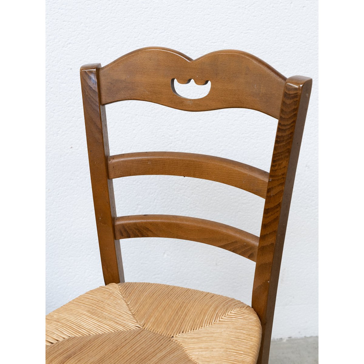 Paire de chaises en bois et paille Claude N°1723 - Bon état bois clair, DEBONGOUT