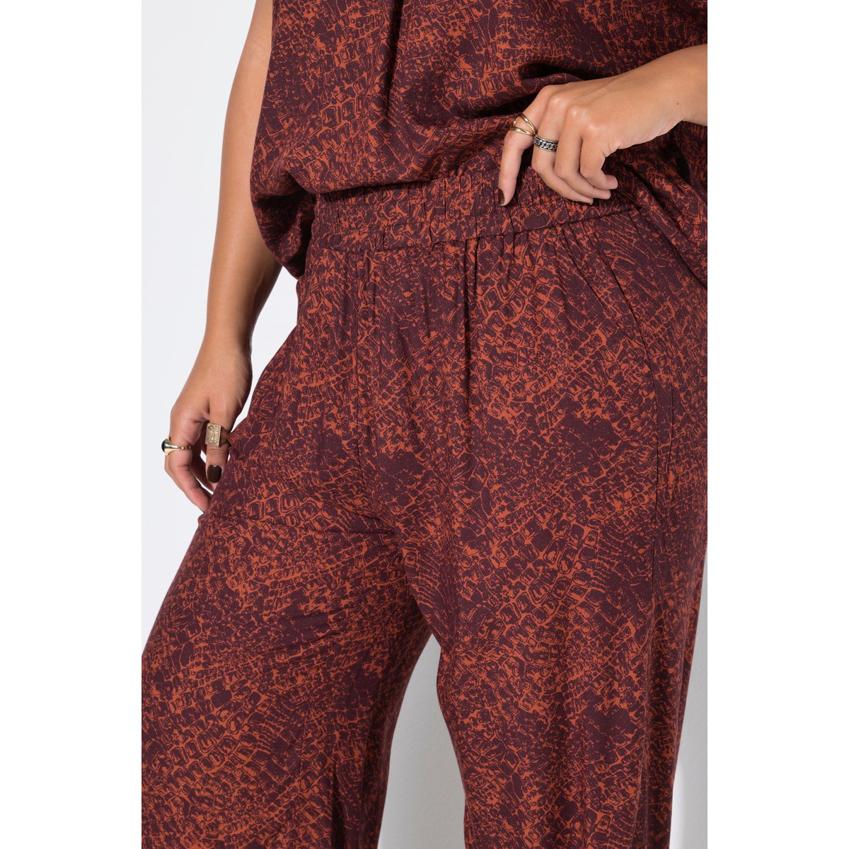 Pantalon palazzo, jambe large, imprimé croco marron, STUDIO UNTOLD