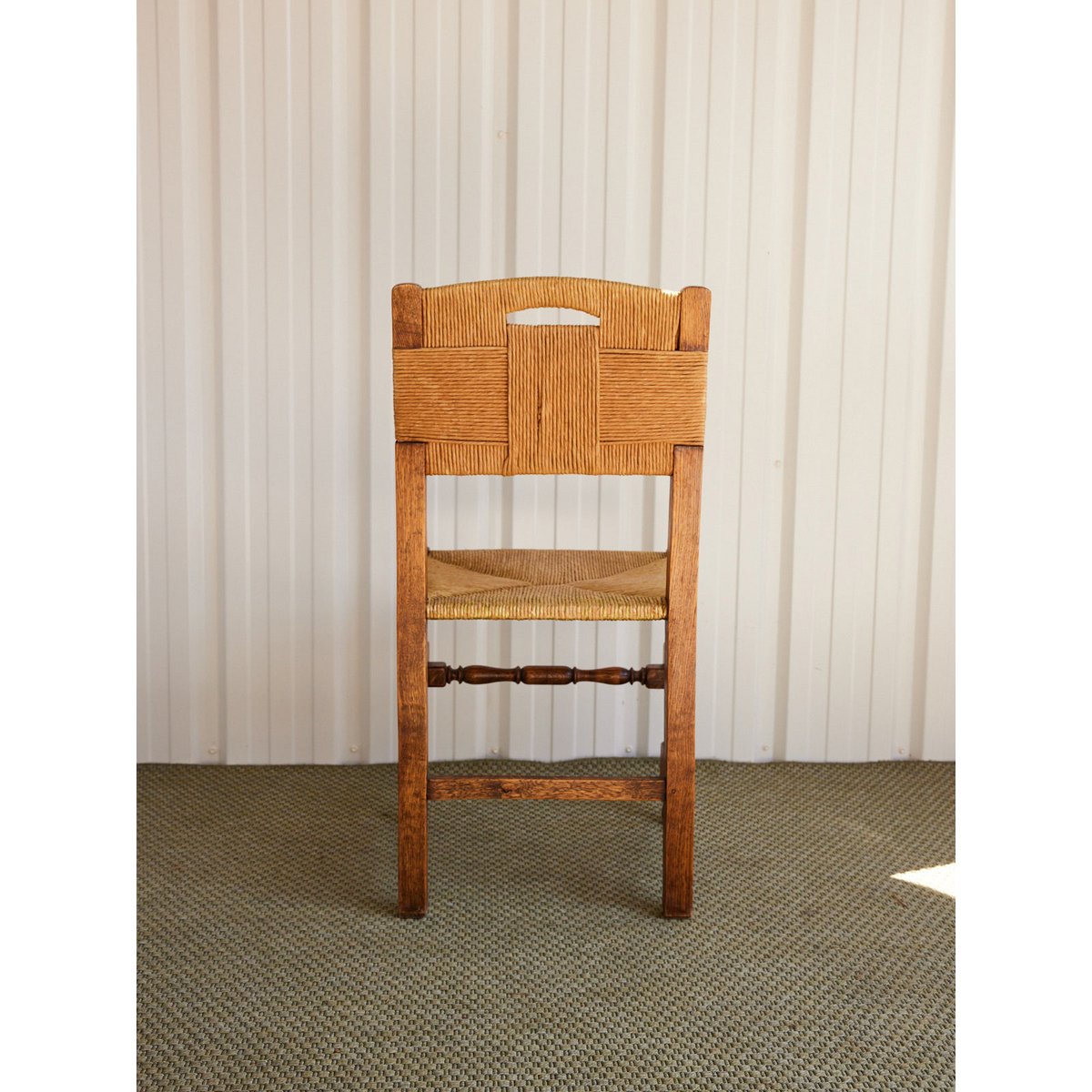 Lot de 4 chaises en paille entrelacées Claude N°1461 - Bon état bois clair, DEBONGOUT