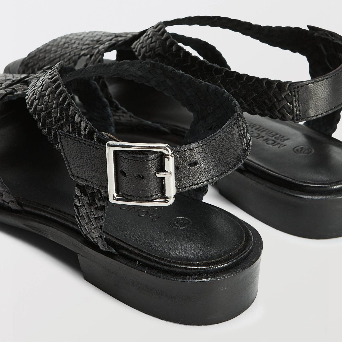 Sandales tressées en cuir noir, MONOPRIX