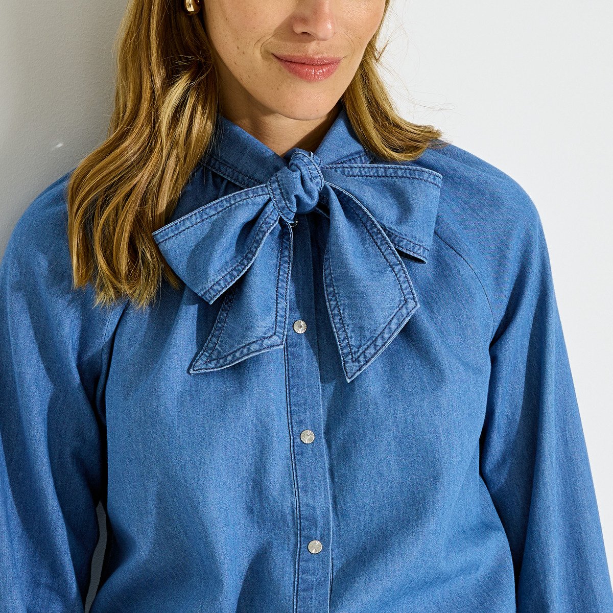 Chemisier denim col lavallière bleu light stone, GRAIN DE MALICE