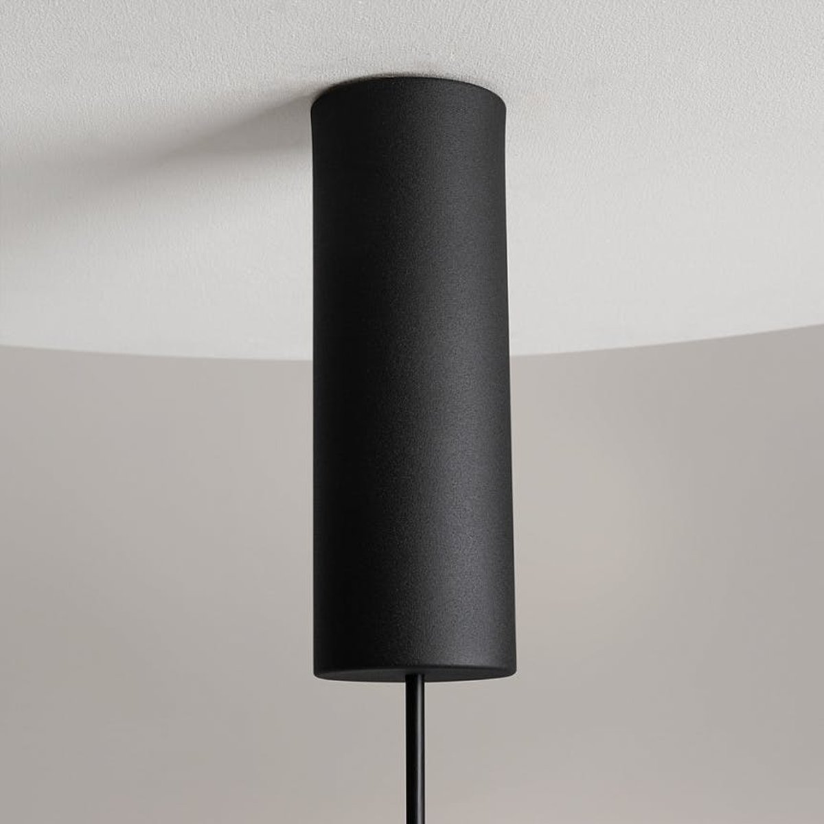 Suspension 1 globe en verre soufflé DELTONA gris, PIER IMPORT