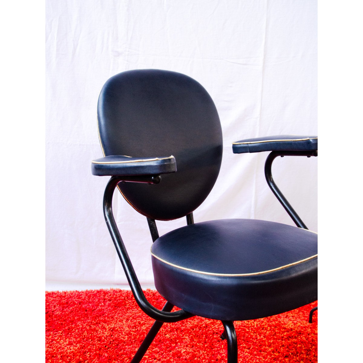 Fauteuil en skaï bleu foncé Jakob N°1444 - Bon état bleu foncé, DEBONGOUT