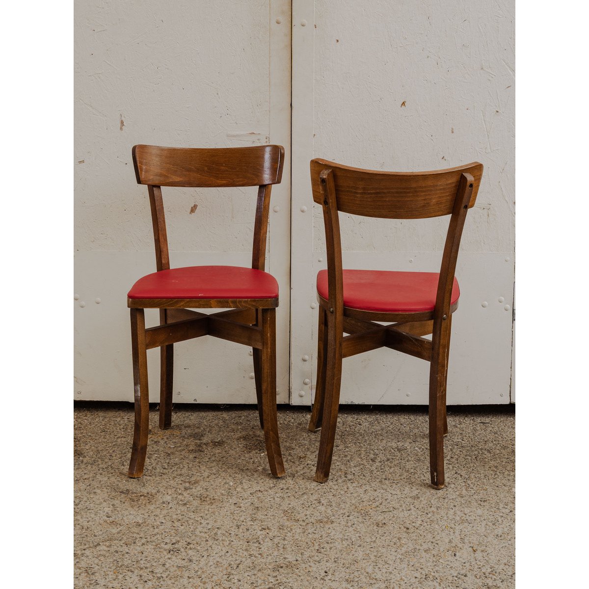 Lot de 4 chaises en simili cuir rouge Alma N°1605 - Bon état bois foncé, DEBONGOUT