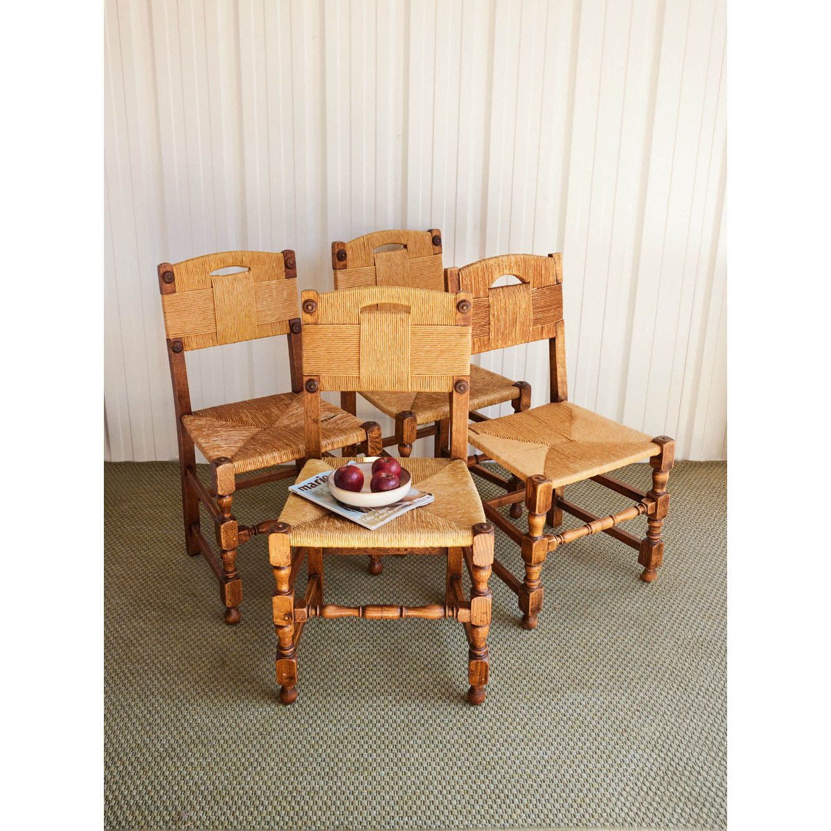 Lot de 4 chaises en paille entrelacées Claude N°1461 - Bon état bois clair, DEBONGOUT